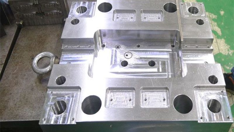 工业硅胶模具定制：关键要素与选型指南**