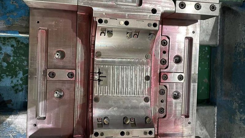 模具制造中黑点与缩水的细致辨别